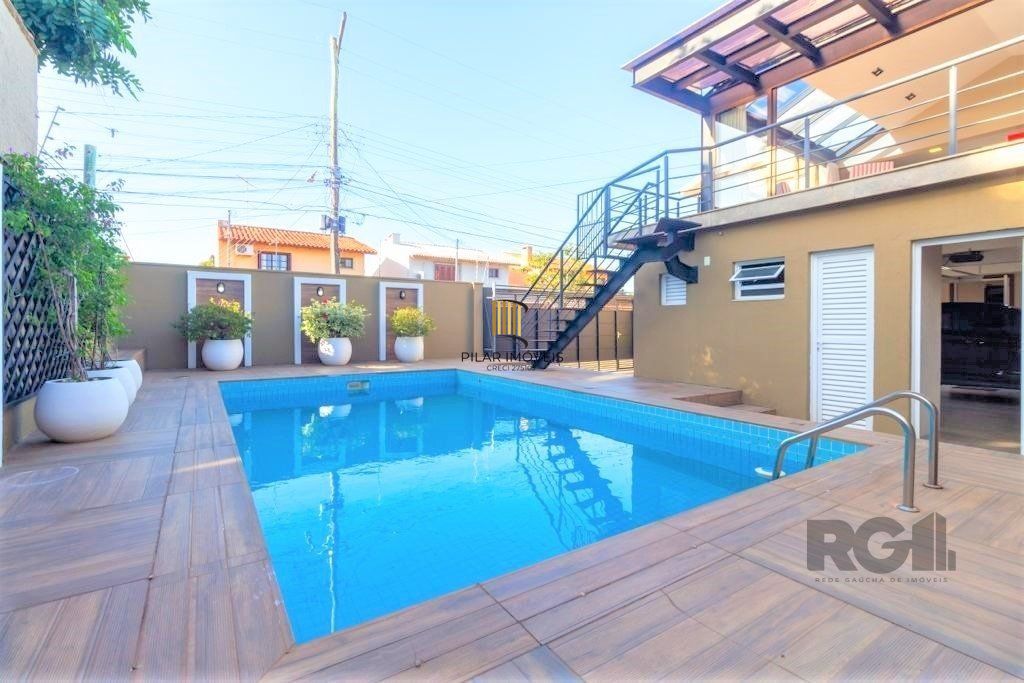 Casa de 380m², bairro Guarujá