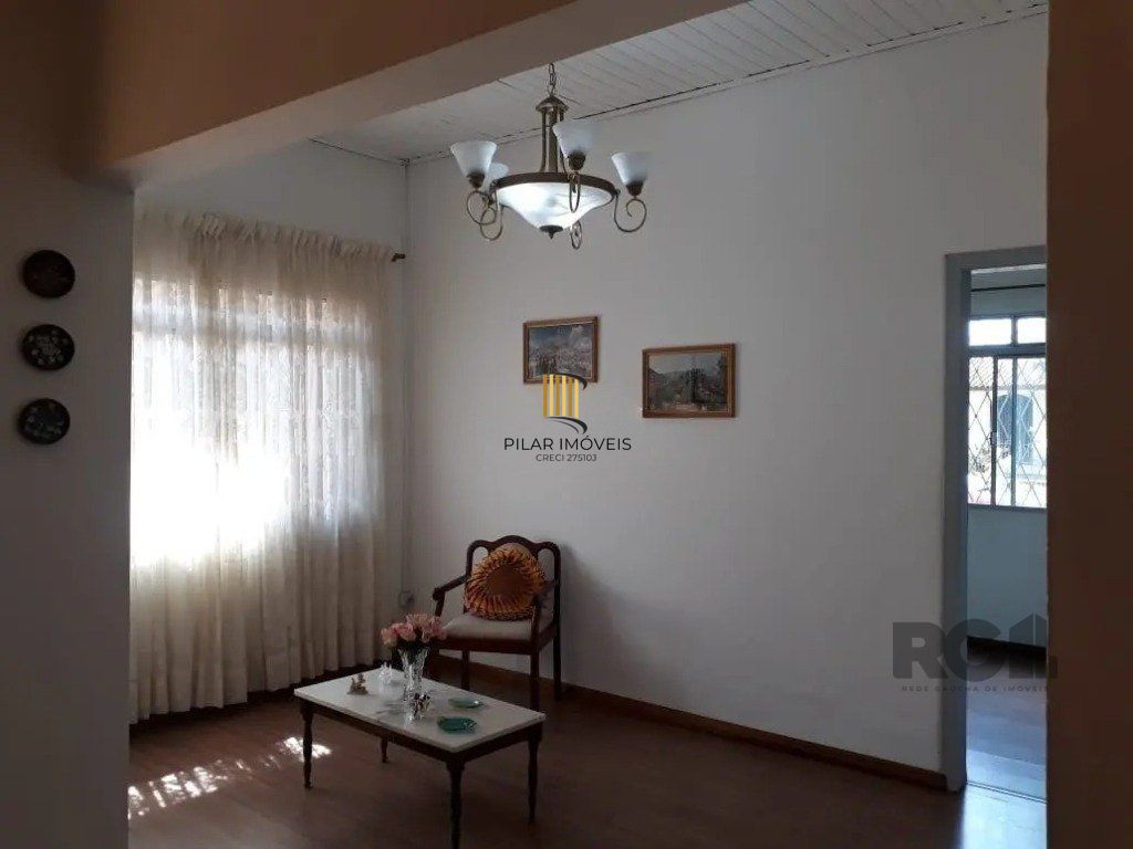 Casa com 5 dormitórios no bairro Passo das Pedras - Porto Alegre