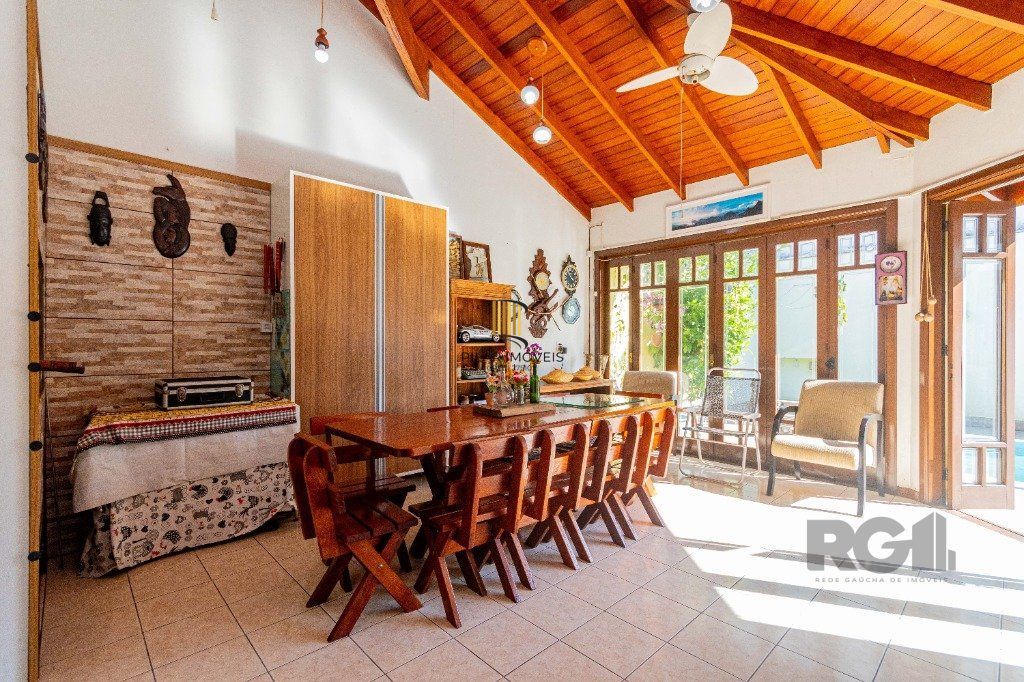 Casa de 4 dormitórios 304m² no bairro Jardim Lindóia