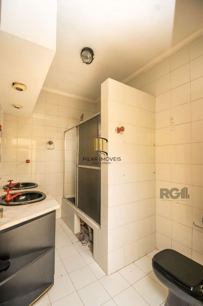 Excelente casa de 354m² com 5 dormitórios e 8 vagas.