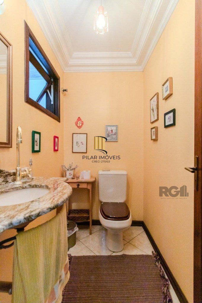 Linda casa de 04 dormitórios com vista livre no Bairro Teresópolis