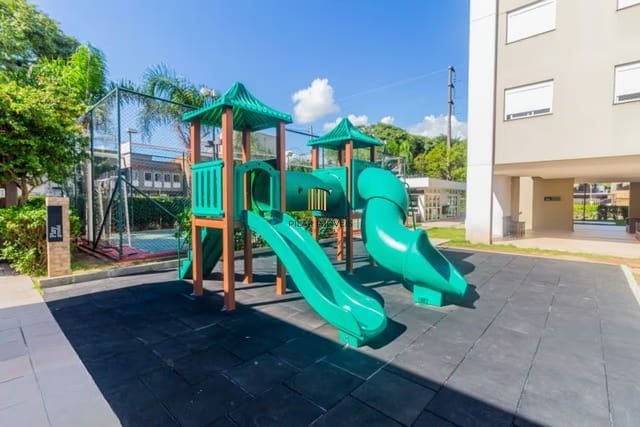 Apartamento de 2 dormitórios à venda em São Geraldo, Porto Alegre.