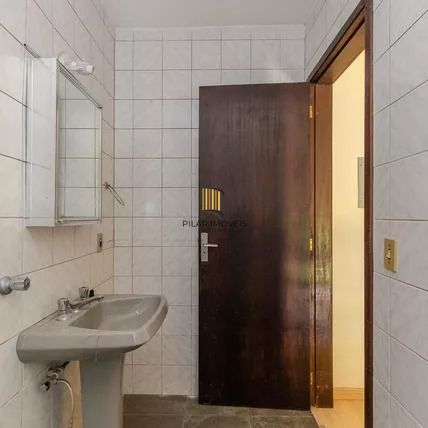 Casa à Venda na Rua da Gruta – 241,99m² – Próxima ao Hospital Divina Providência