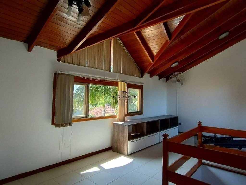 Casa de 3 dormitórios no bairro Ipanema - Porto Alegre