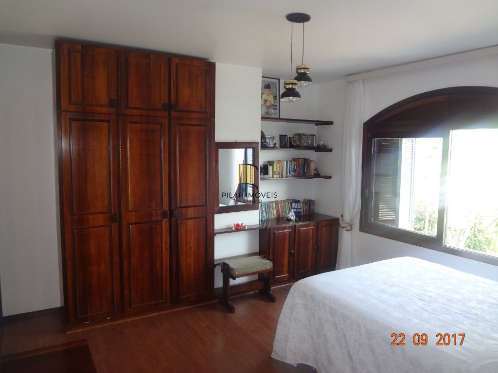 Casa para Venda - 365m², 4 dormitórios, sendo 2 suites, 6 vagas - Nonoai
