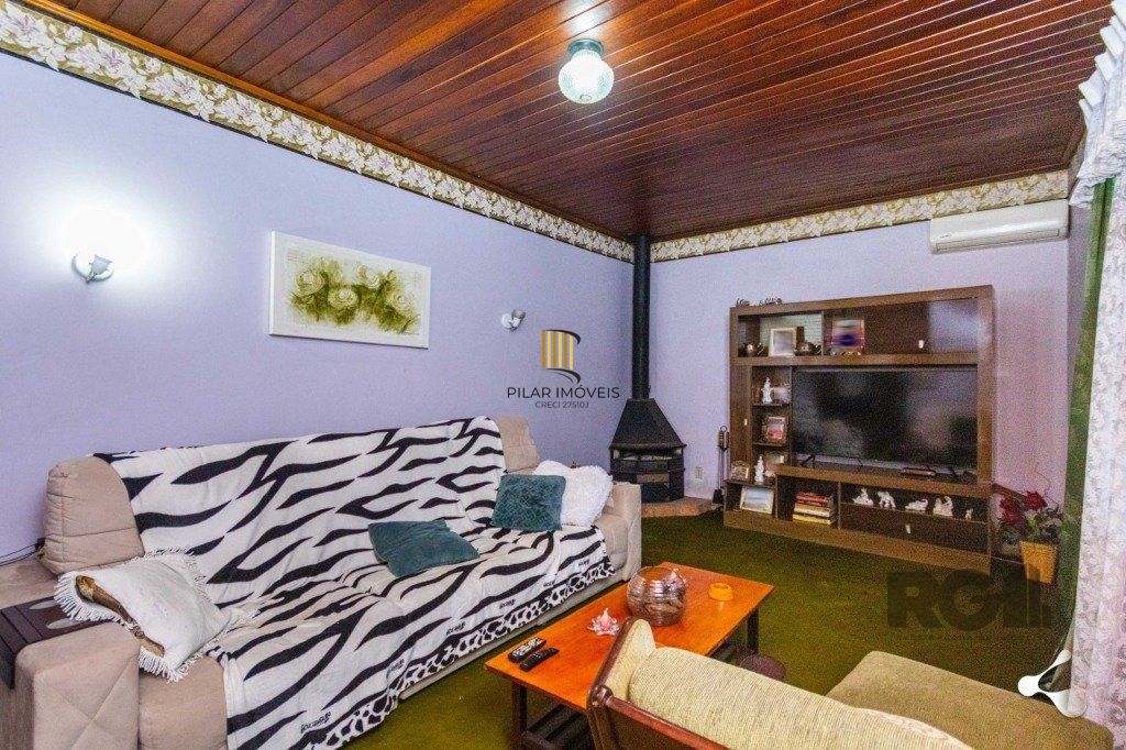 Casa para Venda - 240m², 3 dormitórios, sendo 1 suites, 3 vagas - Cristal