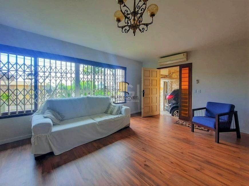 Excelente casa com 3 dormitórios e 3 vagas de garagem