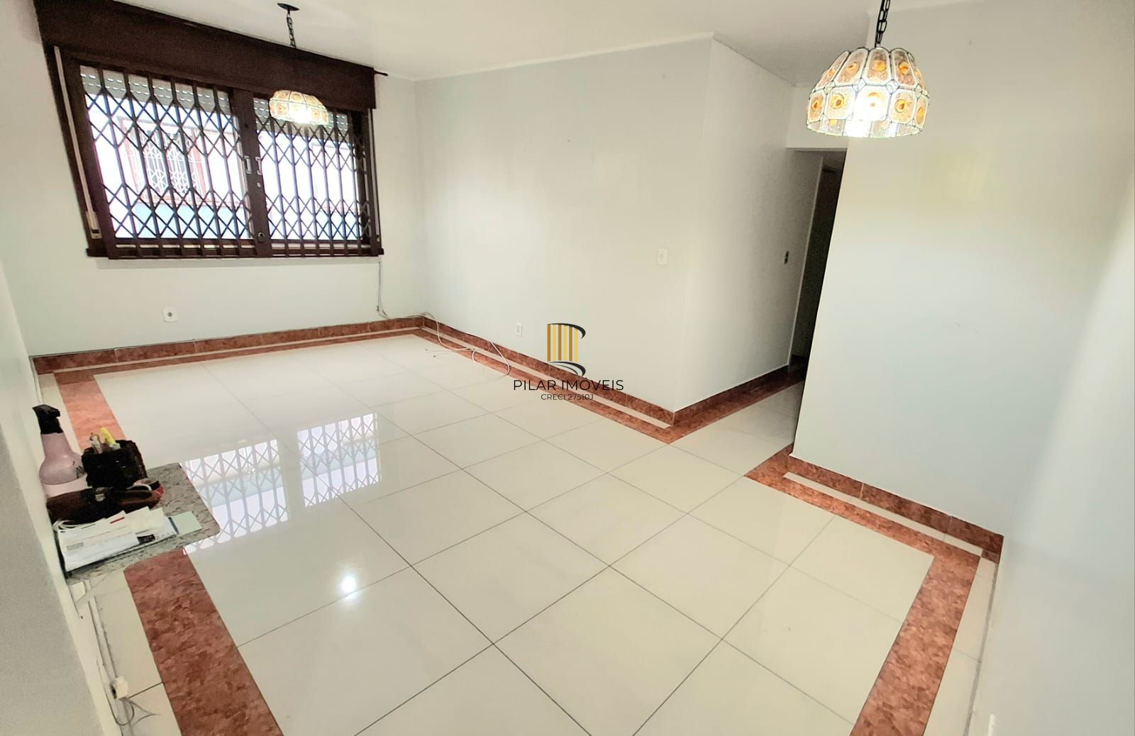 APTO 3 DORM COM DEPENDENCIA EMPREGADA