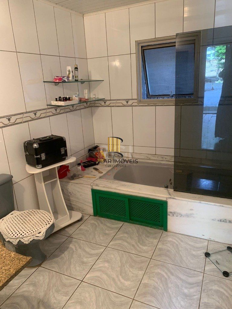 Casa 4 Dormitório(s) Bairro Nonoai