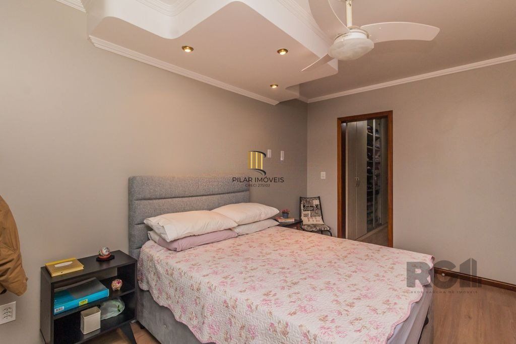 Casa de 4 dormitórios no bairro Sarandi