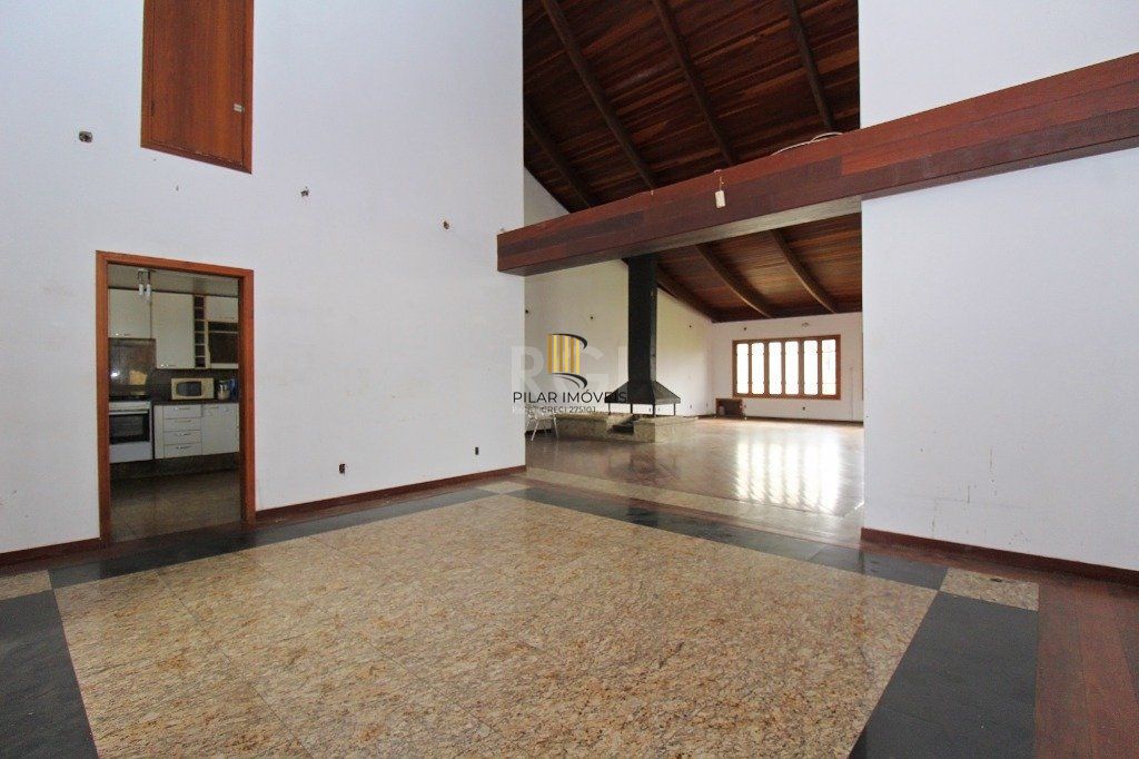 Casa para Venda - 840m², 7 dormitórios, sendo 3 suites, 8 vagas - Medianeira