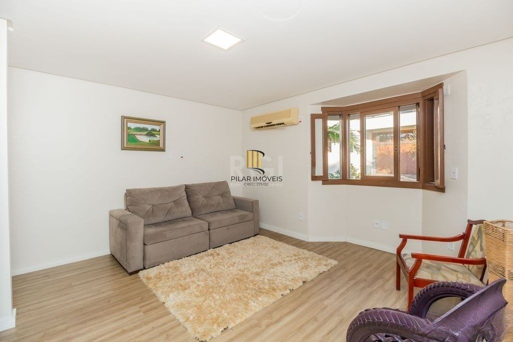 Excelente casa de 466m² com 03 suítes e 4 vagas de garagem.