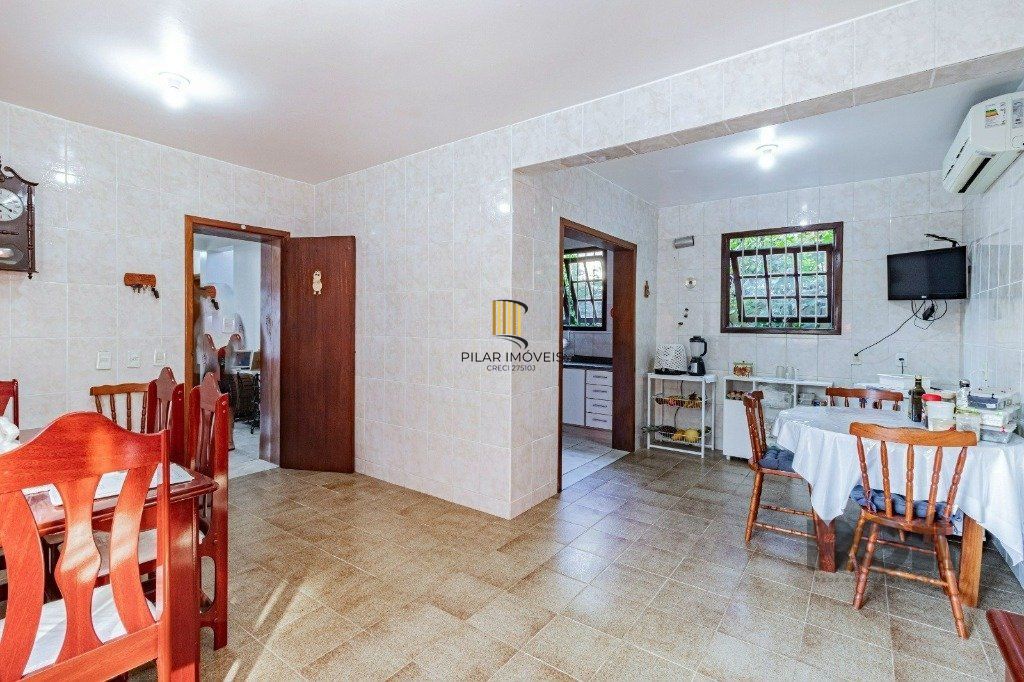 Casa com 267m², 3 dormitórios, 1 vaga no bairro Tristeza