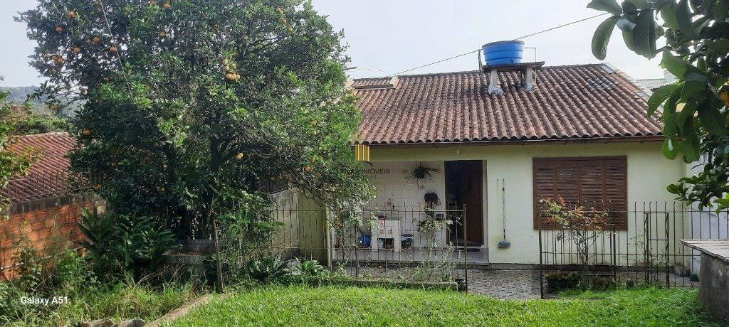 Casa de 4 quartos com 243,58m² no Bairro Lomba do Pinheiro