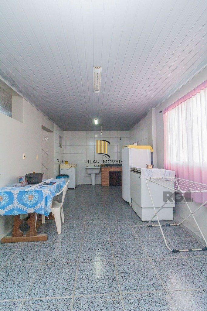 Casa de 4 dormitórios no bairro Sarandi