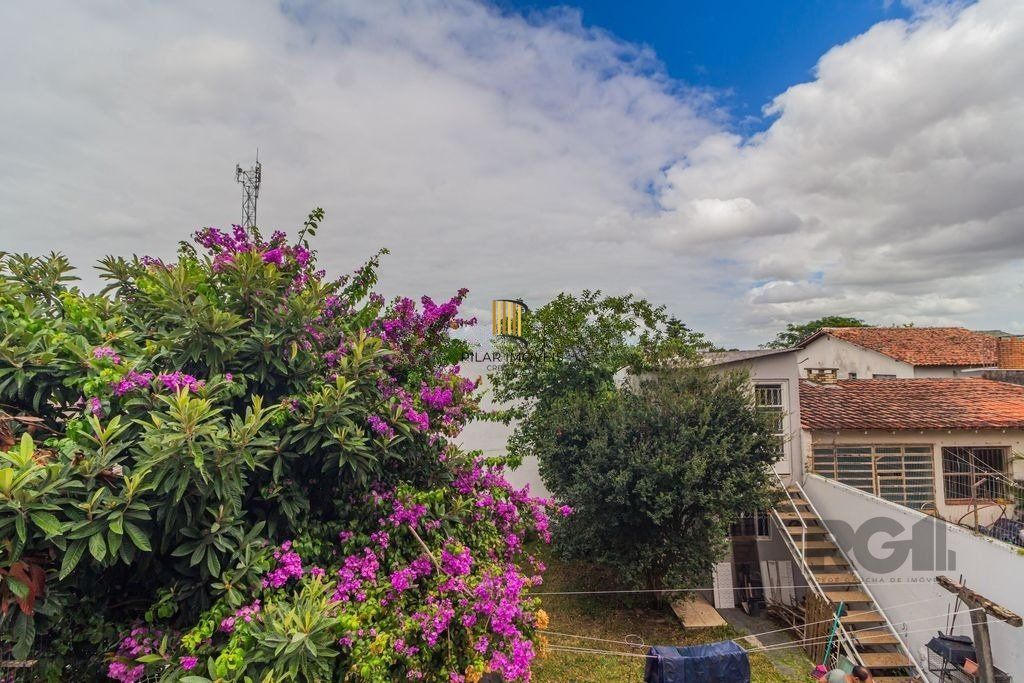 Casa com 3 dormitórios no bairro Nonoai