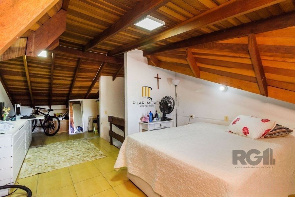 Casa de 117m² - 3 dormitórios e 1 vaga no bairro Hípica