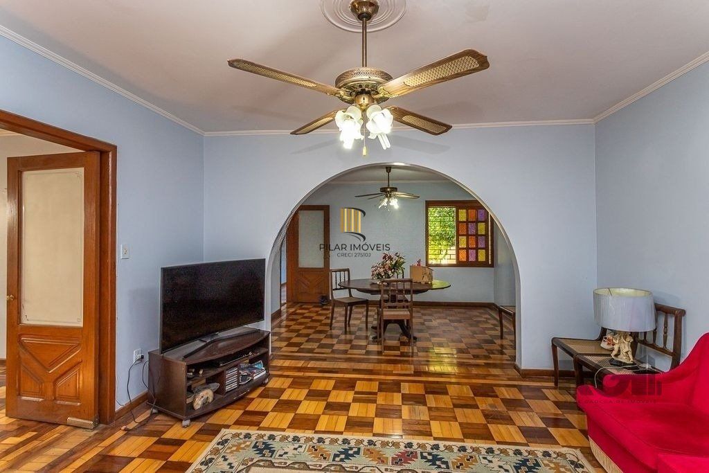 Casa 216m² - 4 dormitórios, 5 vagas no bairro Partenon
