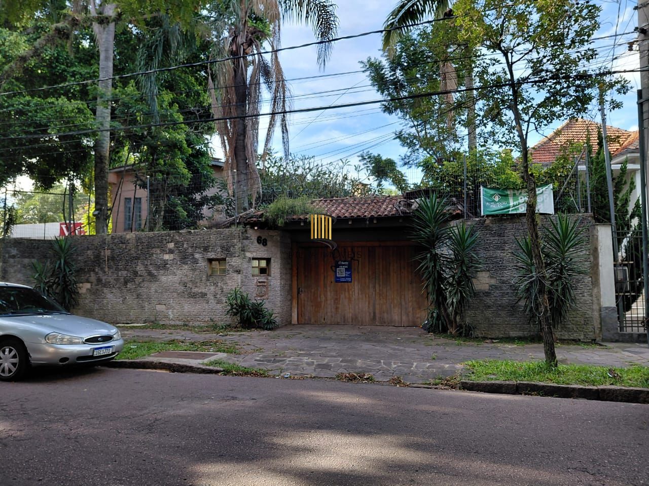 Ampla casa com pátio Bairro Teresópolis - Pilar Imóveis