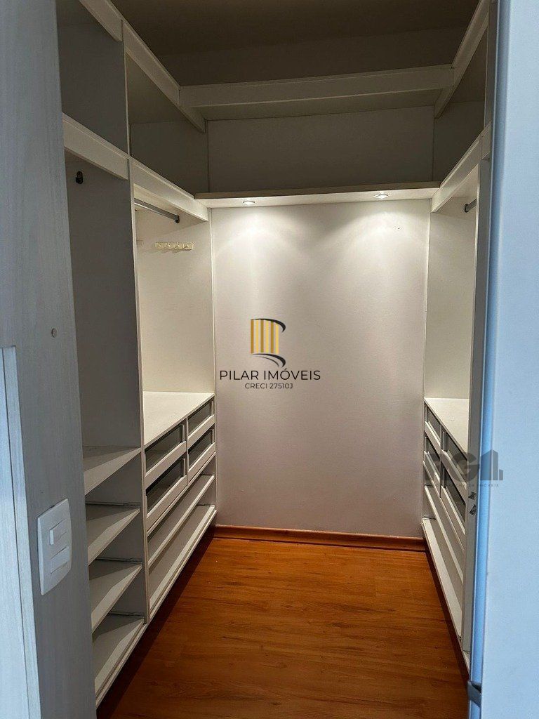 Casa em condomínio com 245m² - 3 dormitórios, 2 vagas no bairro Pedra Redonda