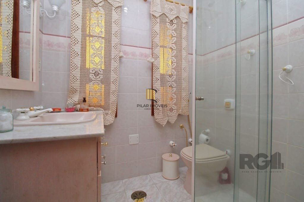 Casa de 275m² - 3 dormitórios e 3 vagas no bairro Coronel Aparício Borges