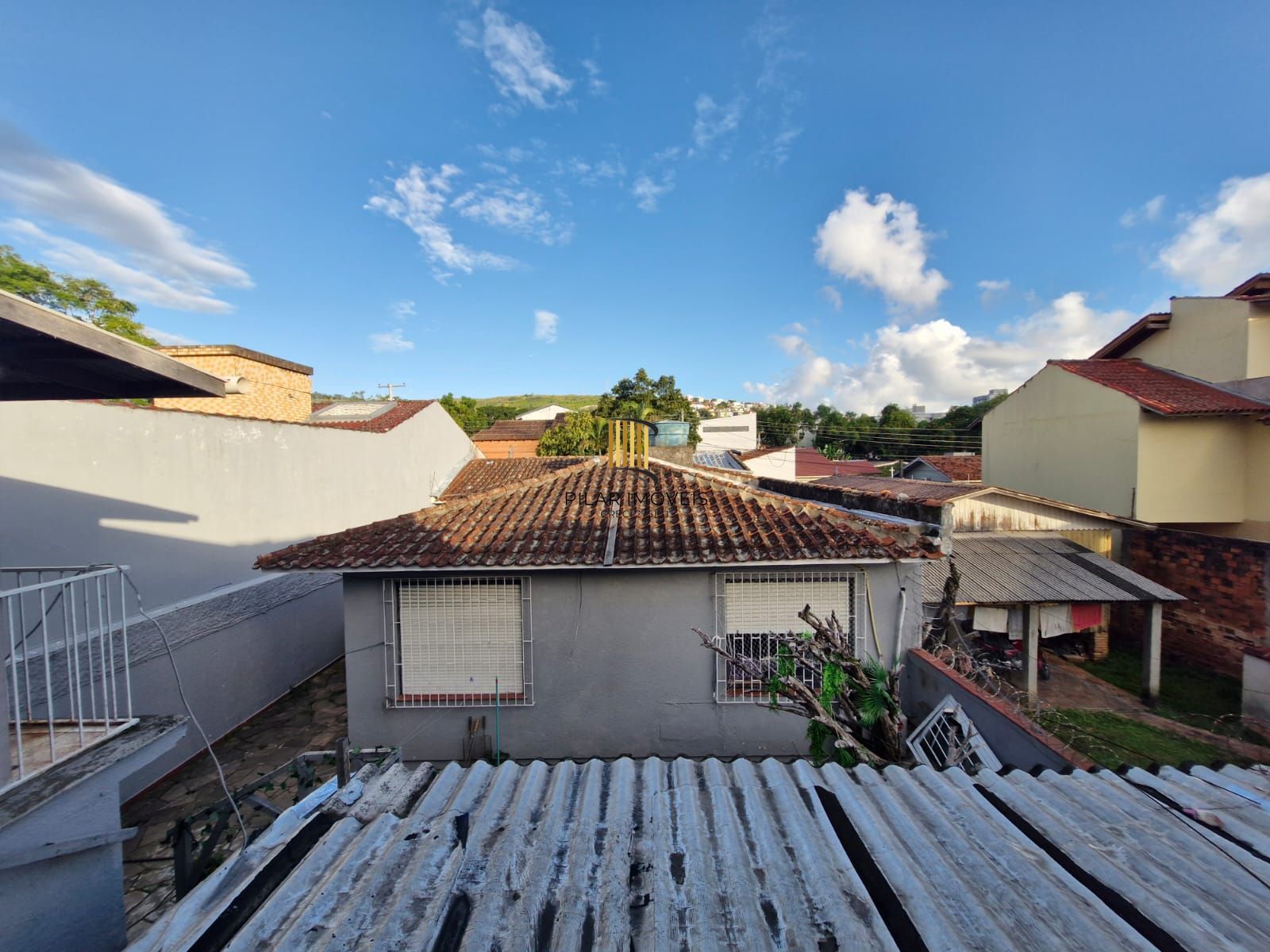 Casa com 3 dormitórios e edícula nos fundos no bairro Nonoai.