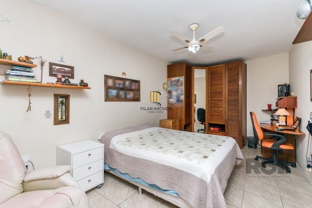 Casa 381m² - 5 dormitórios, 1 suíte, piscina e 6 vagas no bairro São Sebastião