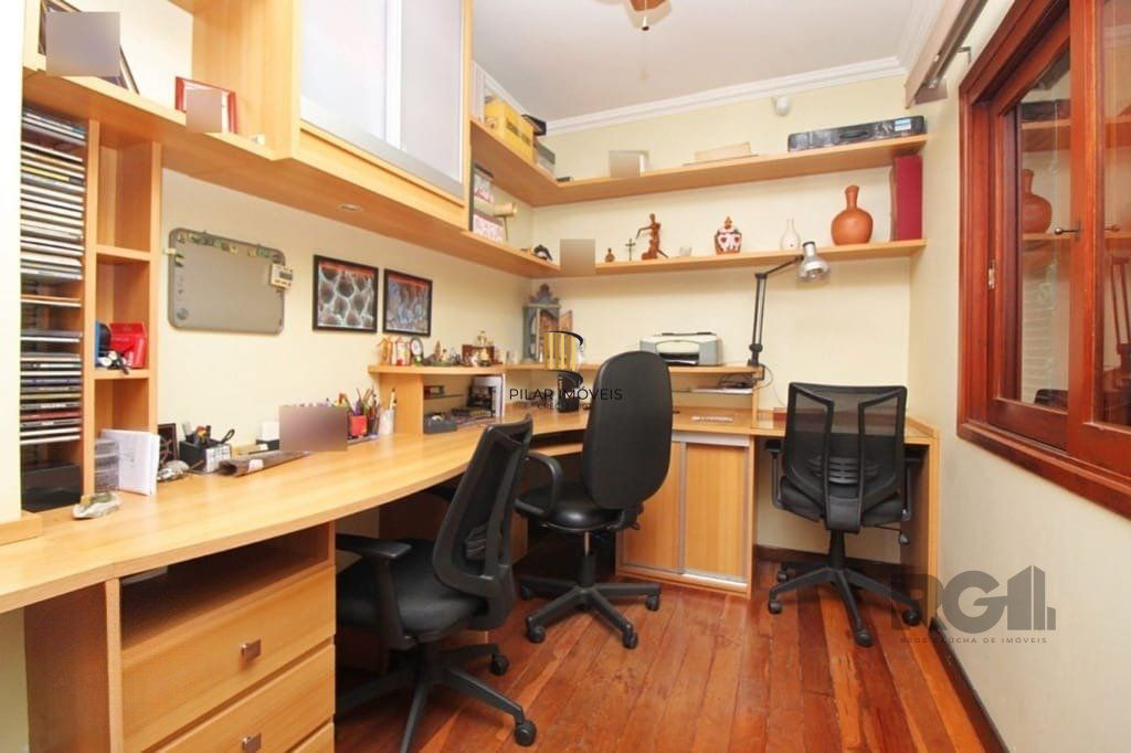Casa de 275m² - 3 dormitórios e 3 vagas no bairro Coronel Aparício Borges