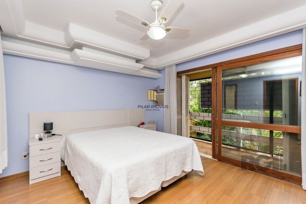 Casa 381m² - 5 dormitórios, 1 suíte, piscina e 6 vagas no bairro São Sebastião