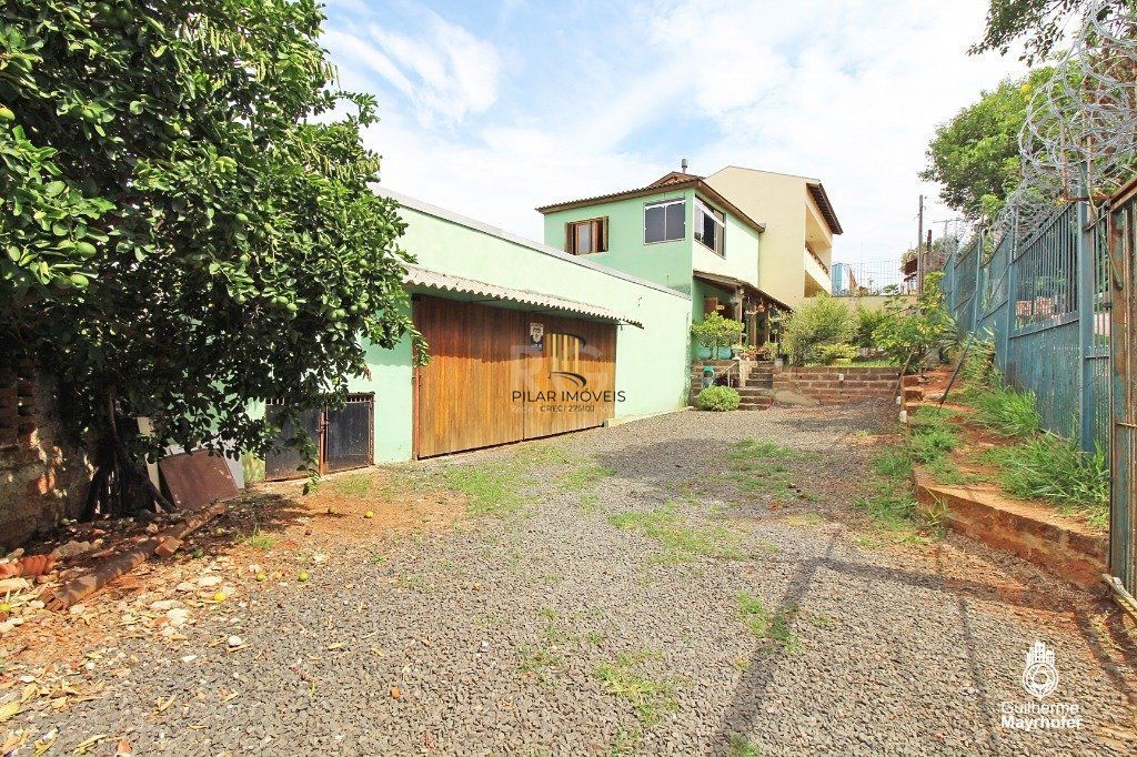 Casa para Venda - 220m², 2 dormitórios, sendo 2 suites, 3 vagas - Teresópolis