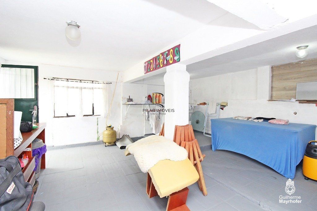 Casa para Venda - 220m², 2 dormitórios, sendo 2 suites, 3 vagas - Teresópolis