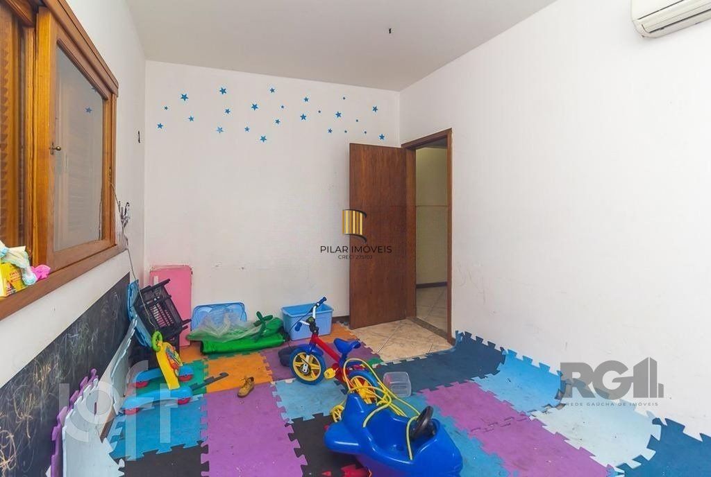 Casa 3 dormitórios no bairro Glória