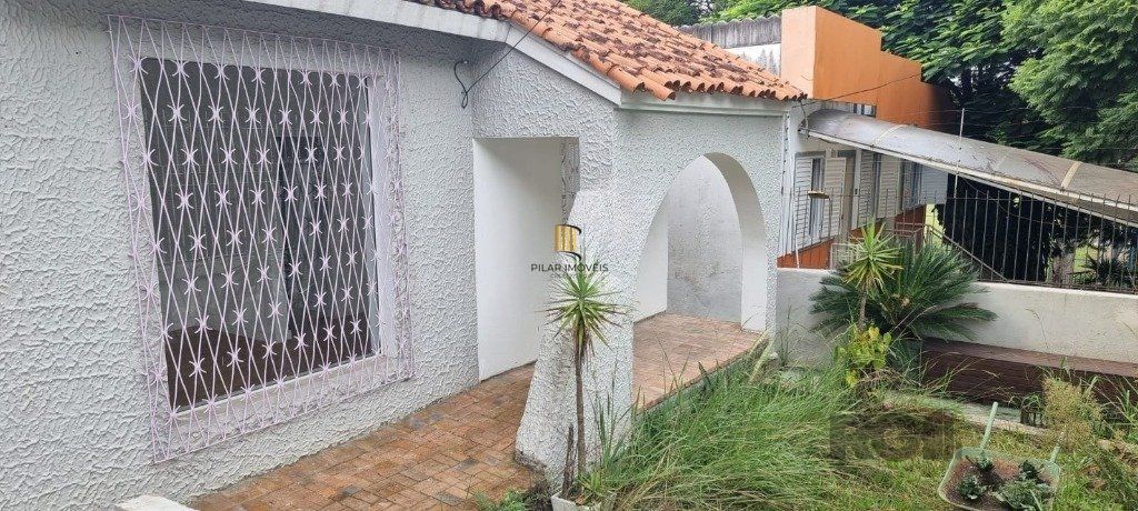 Casa de 2 dormitórios no bairro Petrópolis