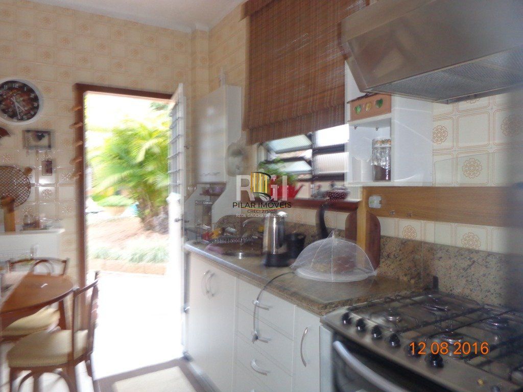 Casa para Venda - 240m², 6 dormitórios, 4 vagas - Teresópolis