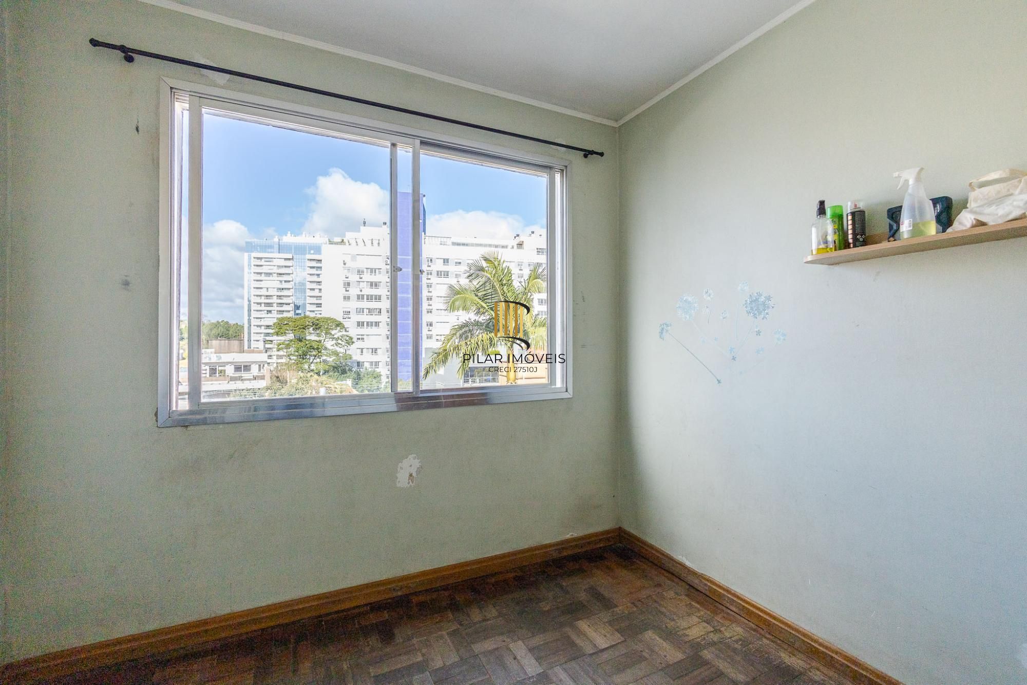 Apartamento de 02 dormitórios no bairro Petropolis em Porto alegre/RS.