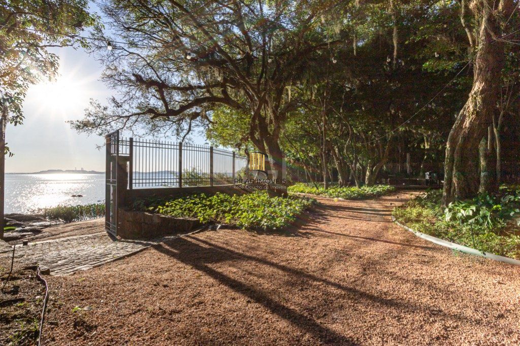 Casa Condominio para Venda - 450m², 3 dormitórios, sendo 3 suites, 3 vagas - Pedra Redonda