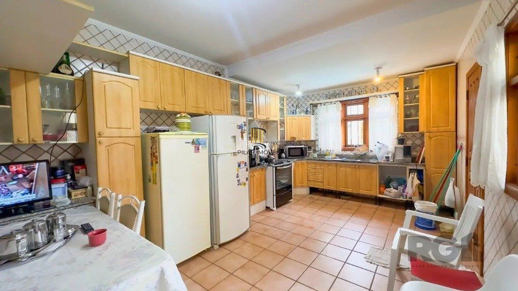 Casa com 4 quartos no bairro nonoai
