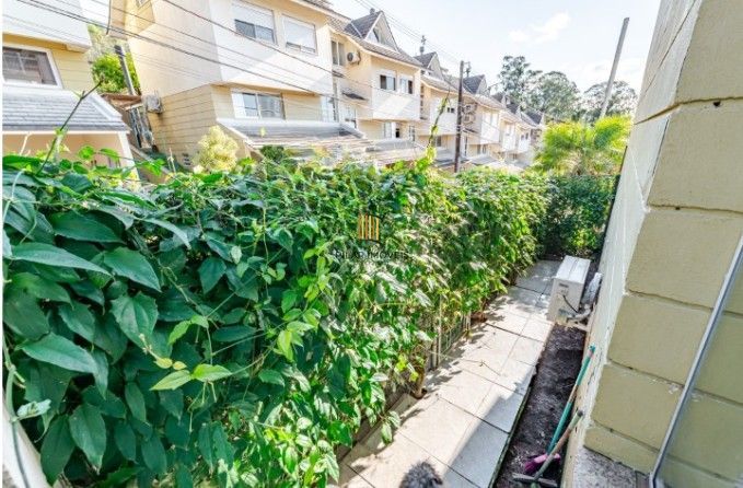 Casa em Condomínio à venda com 4 dormitórios, 248m² e 4 vagas no bairro Teresópolis, em Porto Alegre .