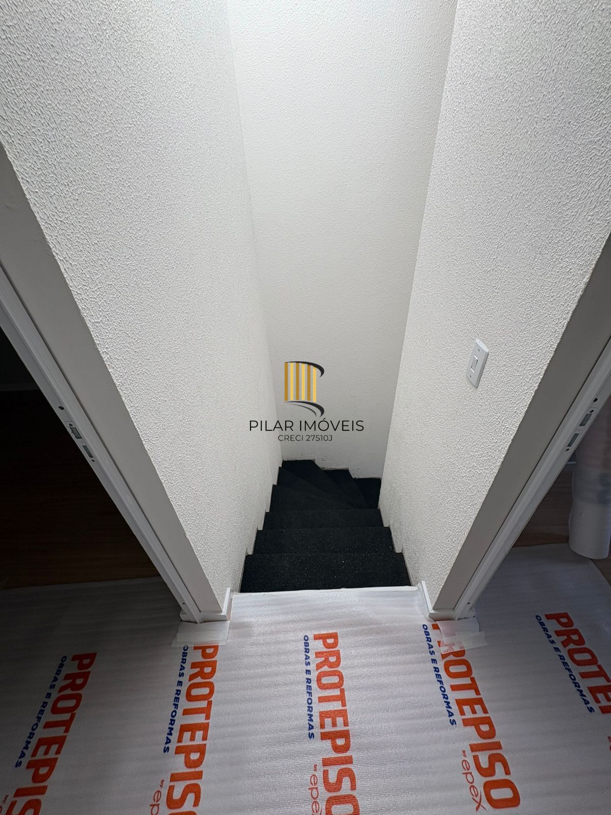 Casa de 2 dormitórios no bairro Lomba Do Pinheiro - Porto Alegre