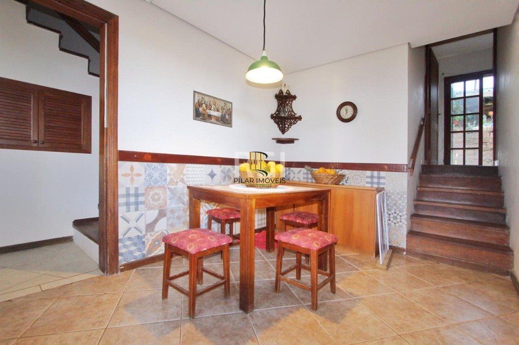 Casa para Venda - 269.06m², 4 dormitórios, sendo 2 suites, 5 vagas - Teresópolis