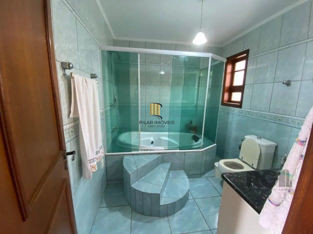 Casa com 4 dormitórios no bairro nonoai