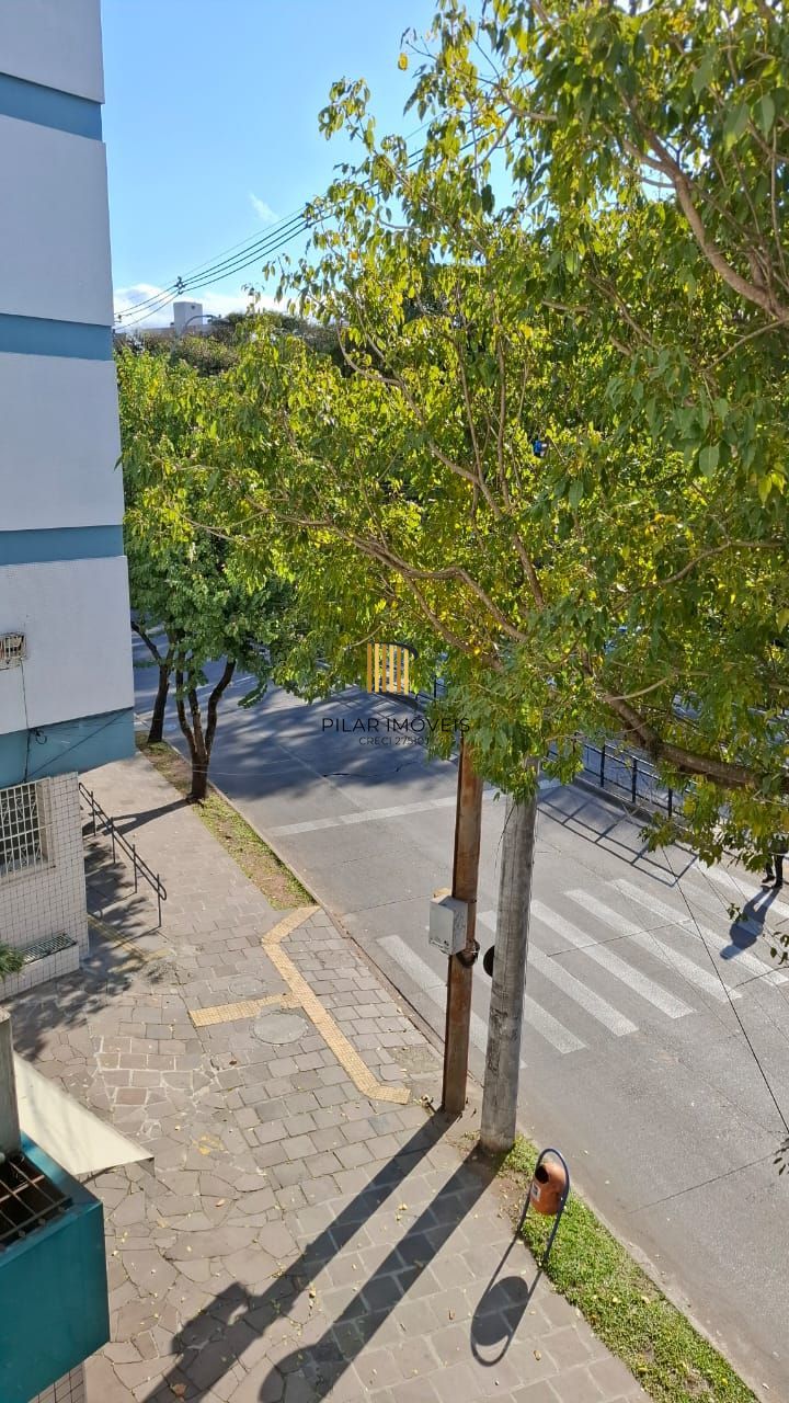 APTO 3 DORM COM DEPENDENCIA EMPREGADA