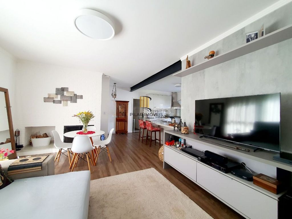 Casa de  3 dormsitorios no Bairro Camaquã - Porto Alegre