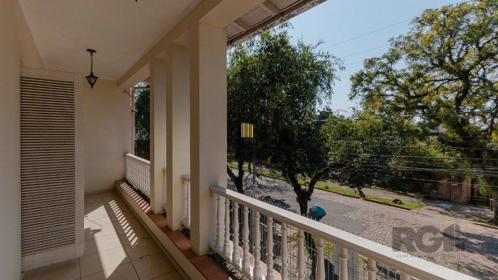 Casa com 4 dormitórios, 4 vagas no bairro Vila Jardim
