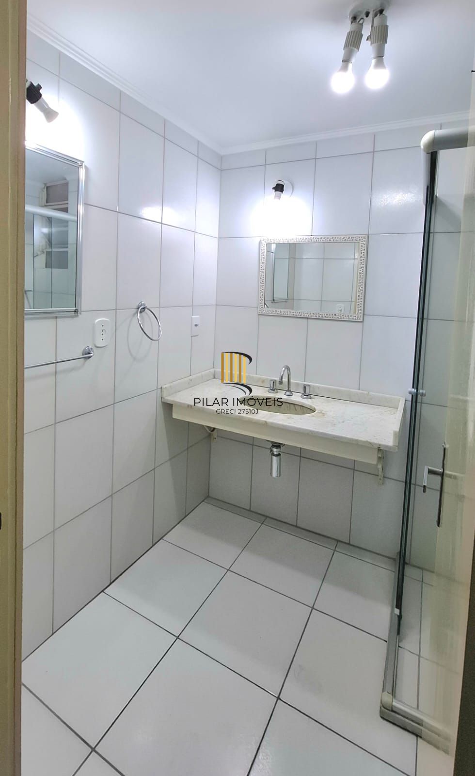 APTO 3 DORM COM DEPENDENCIA EMPREGADA