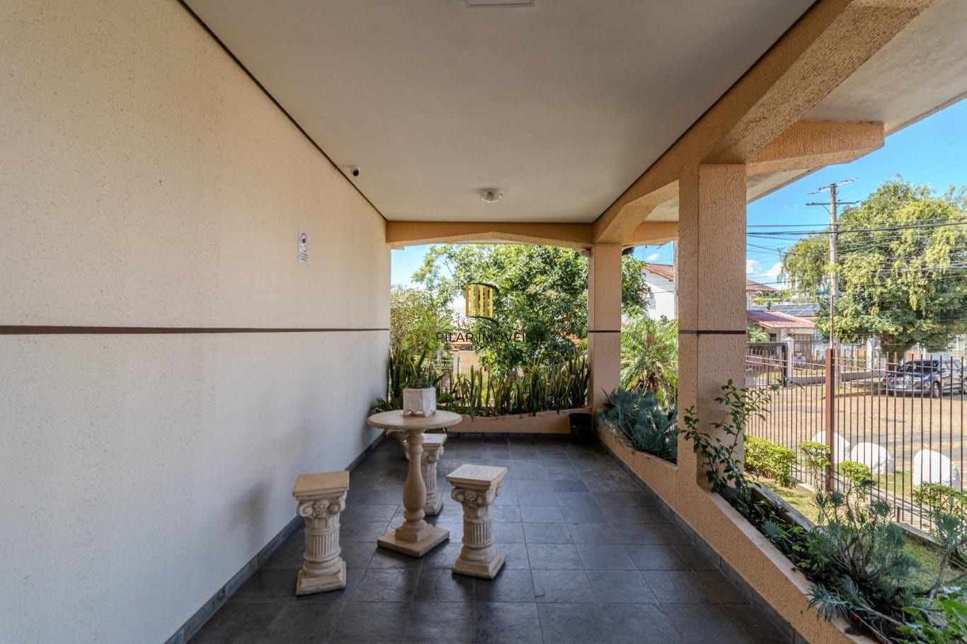 Apartamento de 2 dormitórios à venda em Vila Ipiranga, Porto Alegre.