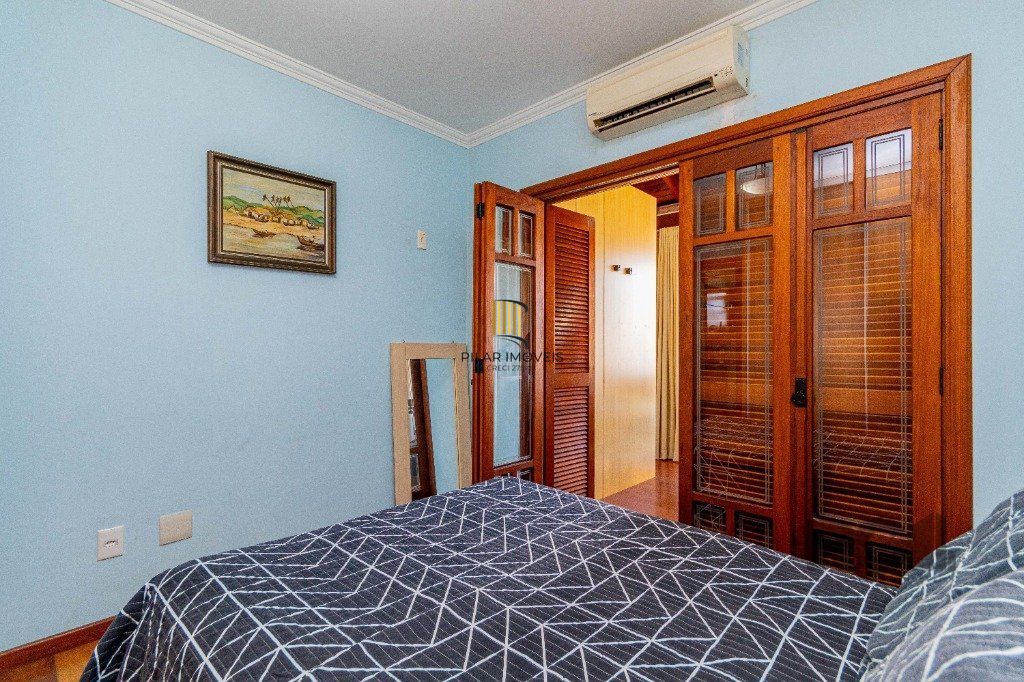Casa de 4 dormitórios 304m² no bairro Jardim Lindóia