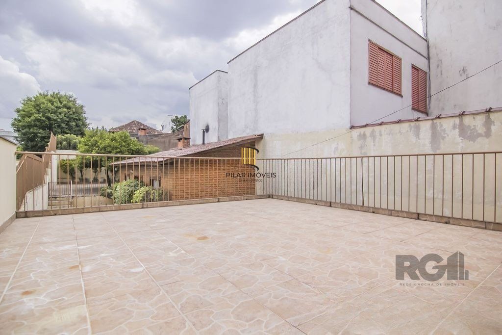 Casa de 2 dormitórios, no bairro Partenon