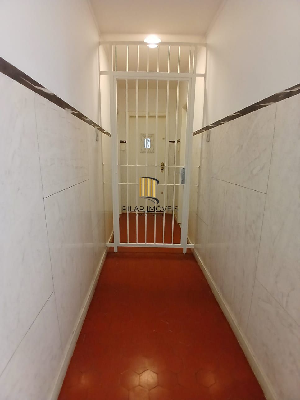 Apartamento de 02 dormitórios no bairro Independencia em Porto Alegre /RS.