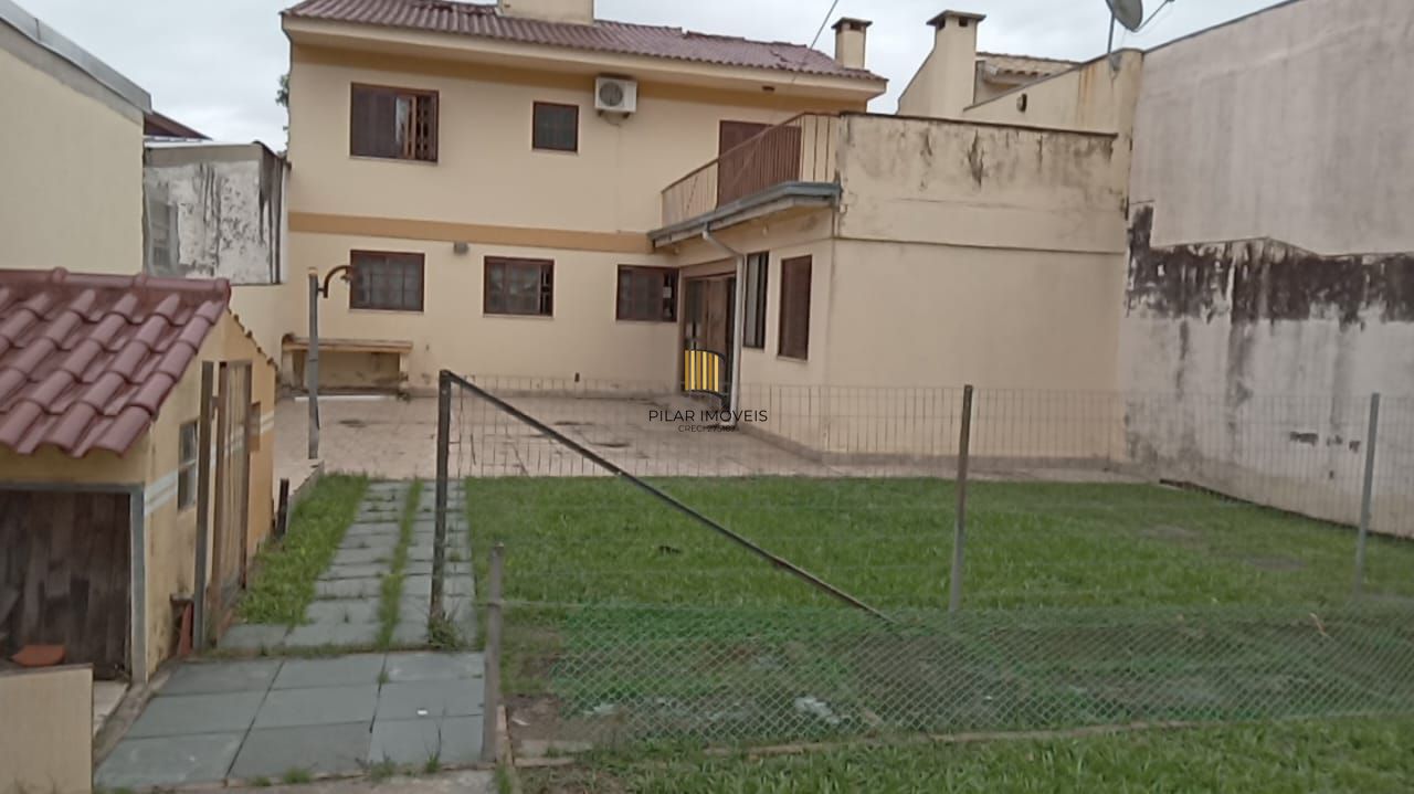 Casa 03 dormitórios, com páteo
